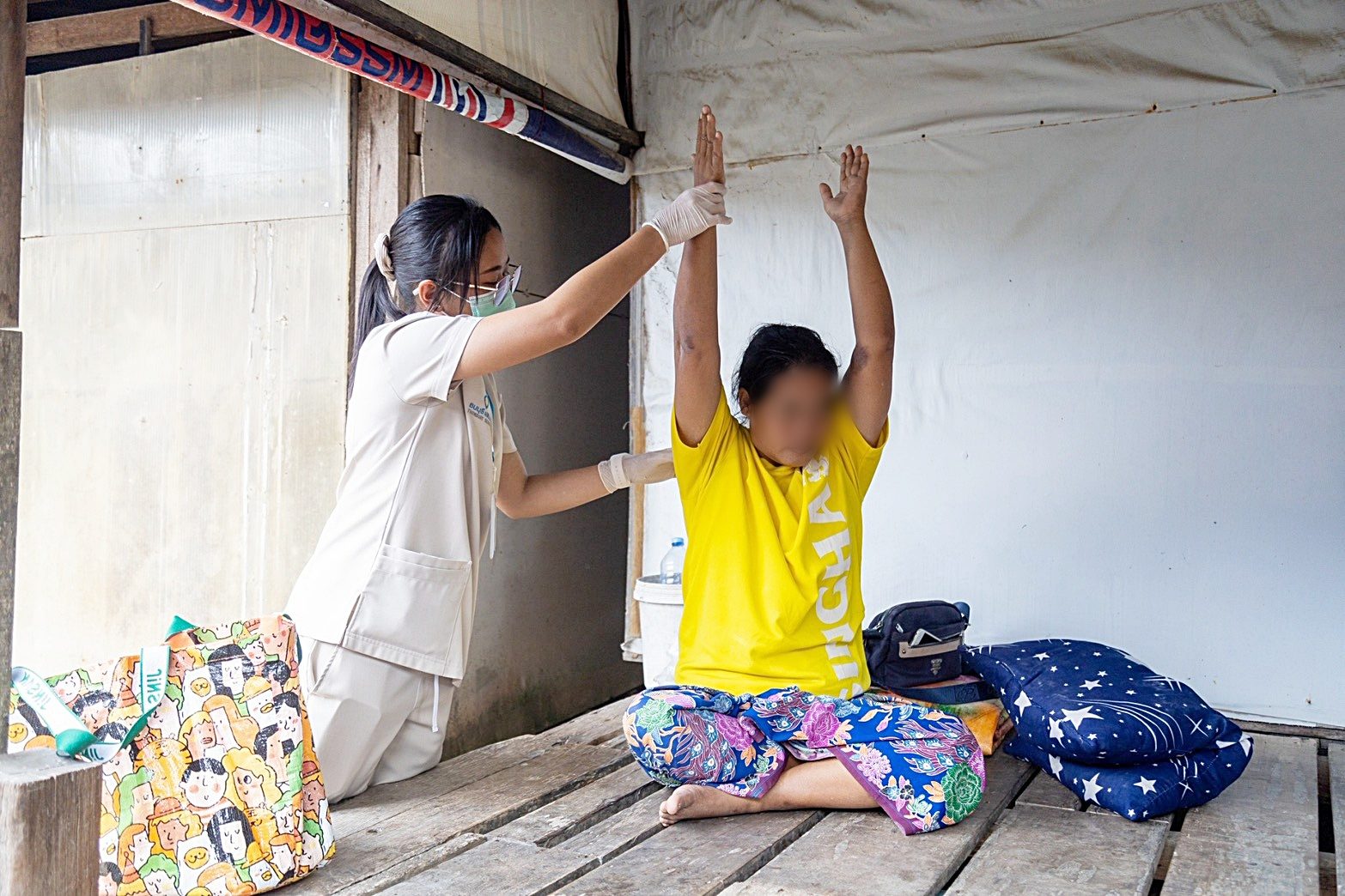 โรงพยาบาลองค์การบริหารส่วนจังหวัดภูเก็ต ลงพื้นที่ติดตามเยี่ยมบ้านผู้ป่วยติดบ้านติดเตียง ณ ชุมชนแหลมตุ๊กแก หมู่ที่ 4 และหมู่ 7 ต.รัษฎา อ.เมือง จ.ภูเก็ต รูปที่ 10
