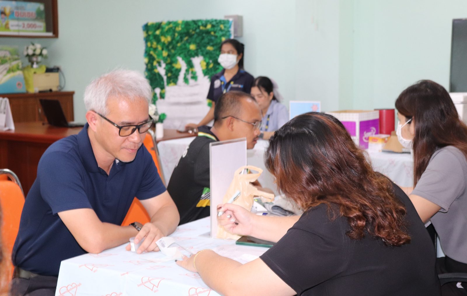 โรงพยาบาลองค์การบริหารส่วนจังหวัดภูเก็ต จัดโครงการออกหน่วยตรวจสุขภาพเคลื่อนที่และฉีดวัคซีนไข้หวัดใหญ่ประจำปี 2569 ให้กับข้าราชการ  ณ โรงเรียน อบจ.บ้านไม้เรียบ รูปที่ 4