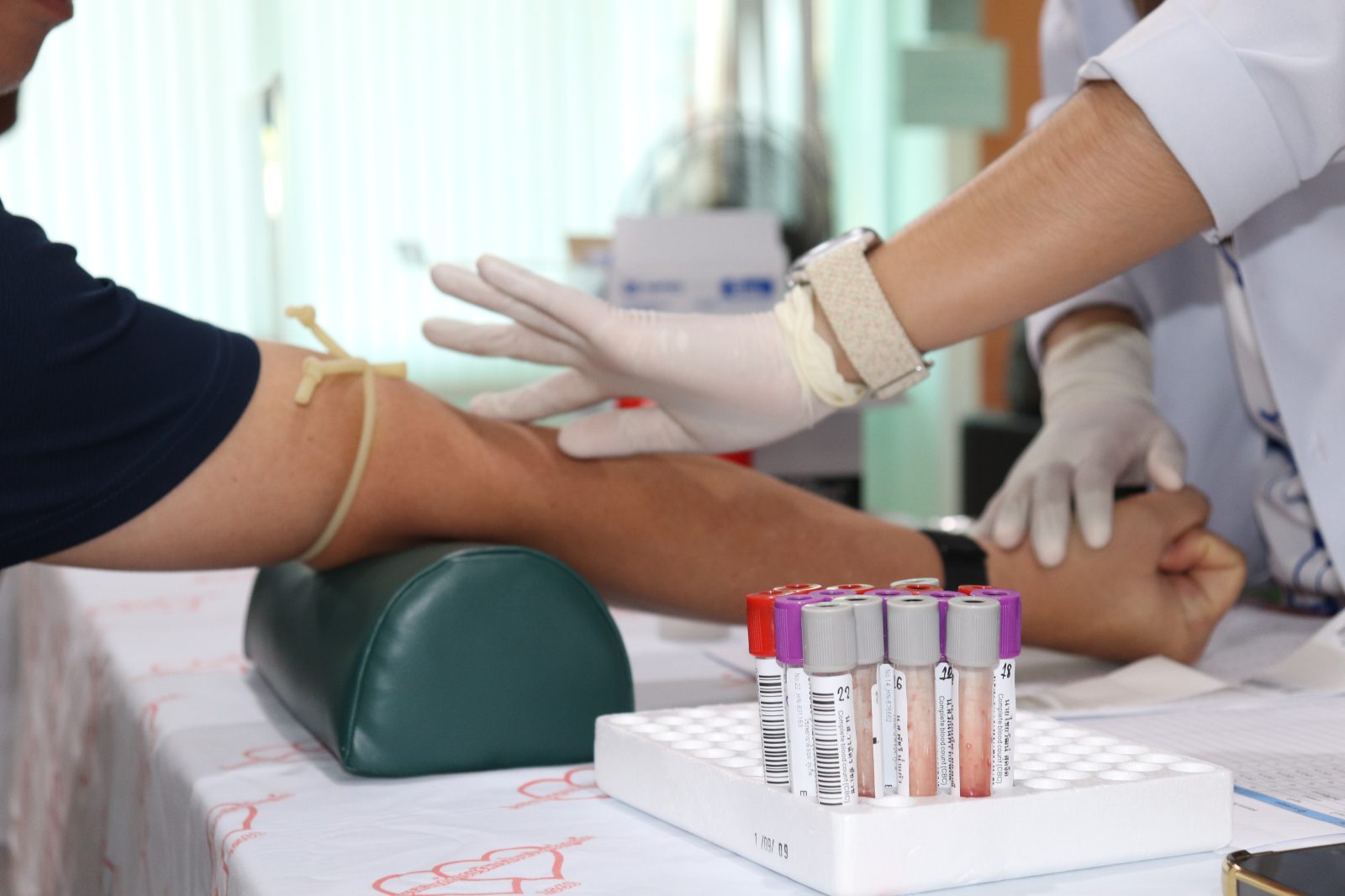 โรงพยาบาลองค์การบริหารส่วนจังหวัดภูเก็ต จัดโครงการออกหน่วยตรวจสุขภาพเคลื่อนที่และฉีดวัคซีนไข้หวัดใหญ่ประจำปี 2569 ให้กับข้าราชการ  ณ โรงเรียน อบจ.บ้านไม้เรียบ รูปที่ 6