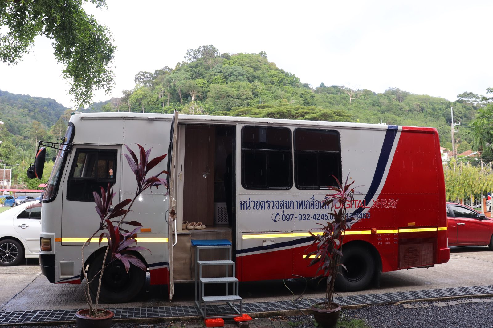 โรงพยาบาลองค์การบริหารส่วนจังหวัดภูเก็ต จัดโครงการออกหน่วยตรวจสุขภาพเคลื่อนที่และฉีดวัคซีนไข้หวัดใหญ่ประจำปี 2569 ให้กับข้าราชการ  ณ โรงเรียน อบจ.บ้านไม้เรียบ รูปที่ 13