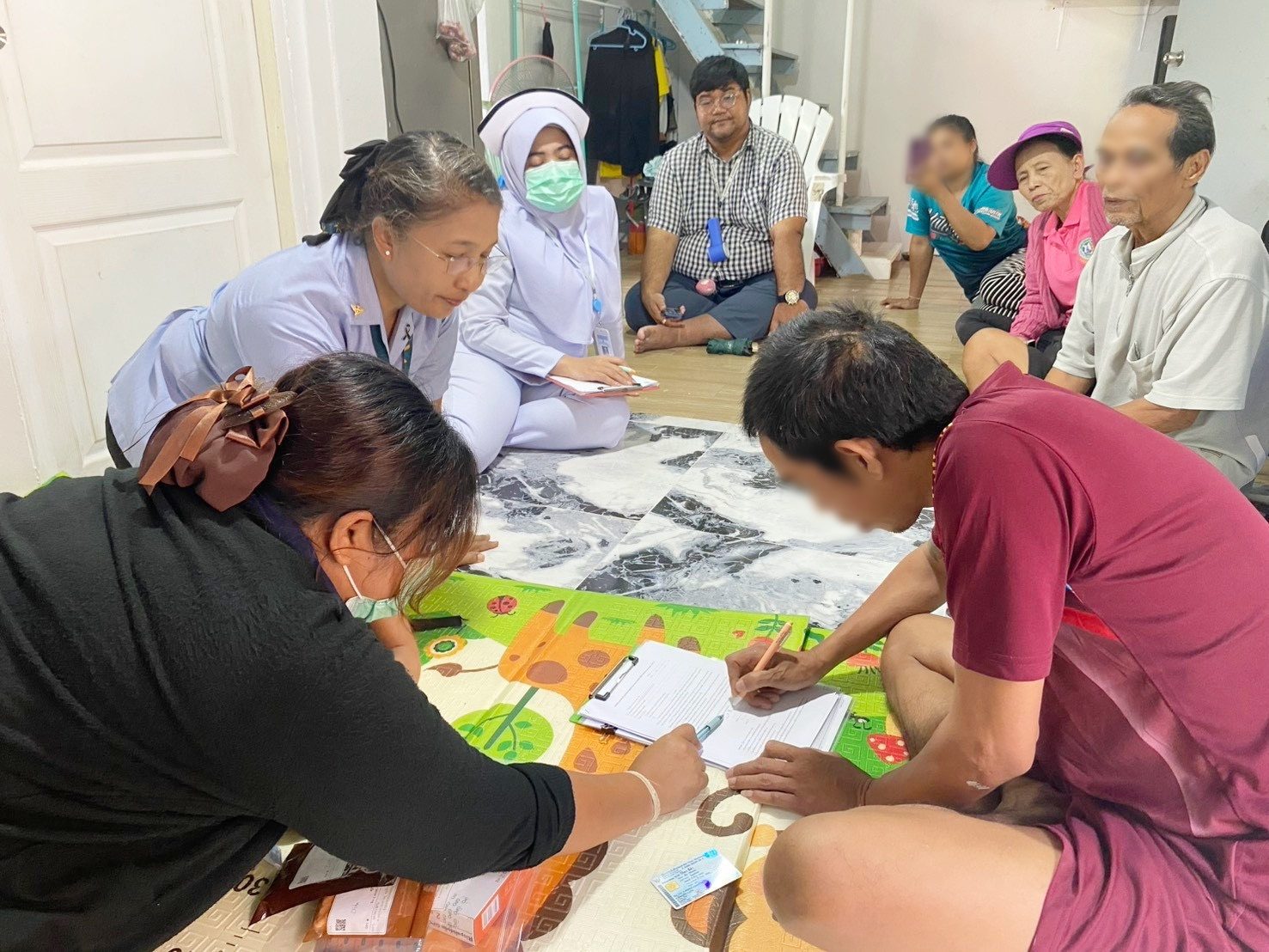 โรงพยาบาลองค์การบริหารส่วนจังหวัดภูเก็ต ร่วมกับ โรงพยาบาลวชิระภูเก็ตและเจ้าหน้าที่สำนักงานสาธารณสุขจังหวัดภูเก็ต ลงพื้นที่เยี่ยมผู้ป่วยที่มีอาการทางจิตเวชในชุมชนพื้นที่รับผิดชอบ รพ.อบจ.ภูเก็ต รูปที่ 14
