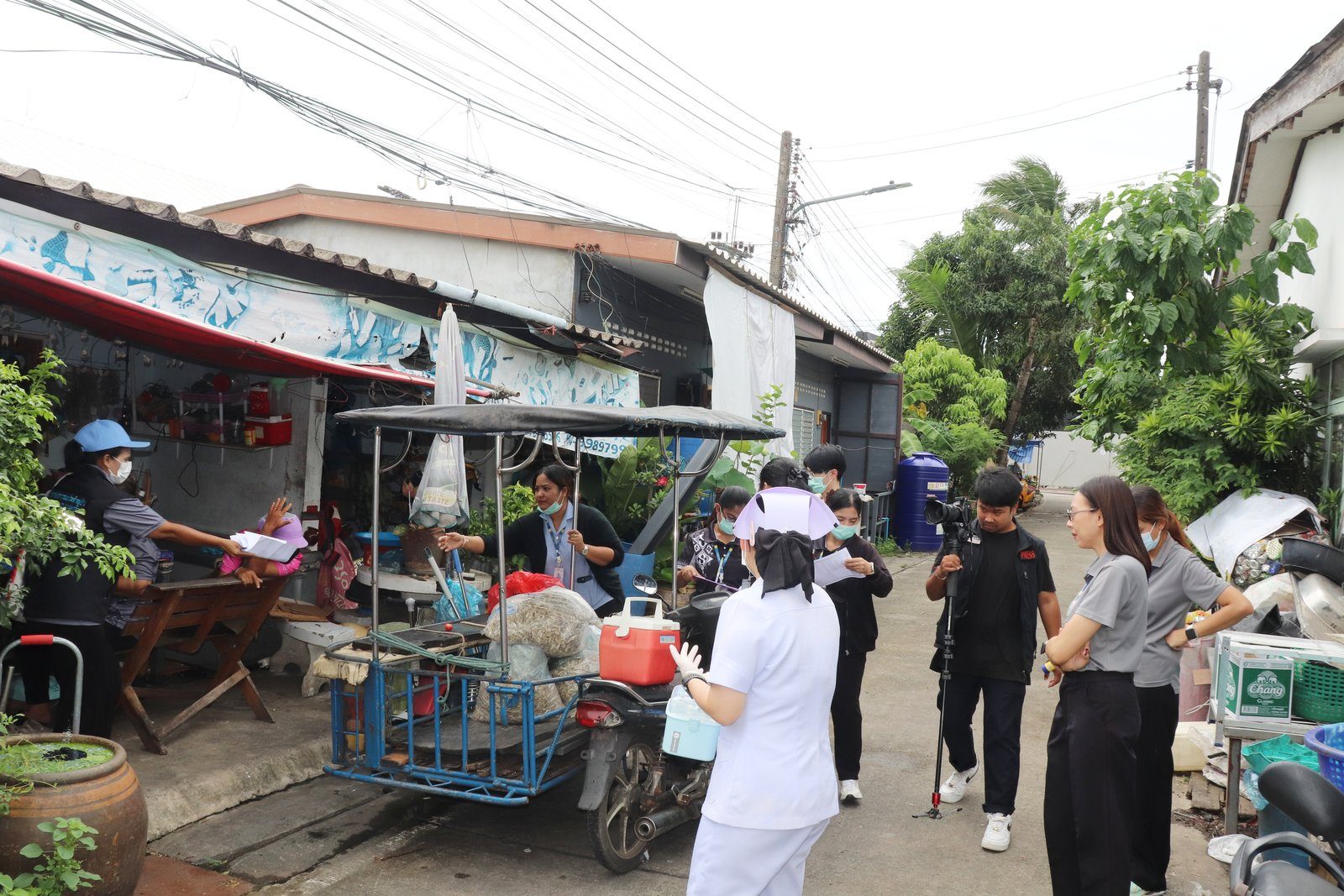 โรงพยาบาลองค์การบริหารส่วนจังหวัดภูเก็ต ลงพื้นที่ติดตามเยี่ยมบ้านผู้ป่วยติดบ้านติดเตียง พร้อมให้บริการฉีดวัคซีนป้องกันไข้หวัดใหญ่เชิงรุก ณ พื้นที่หมู่ 7 ต.รัษฎา อ.เมือง จ.ภูเก็ต รูปที่ 10