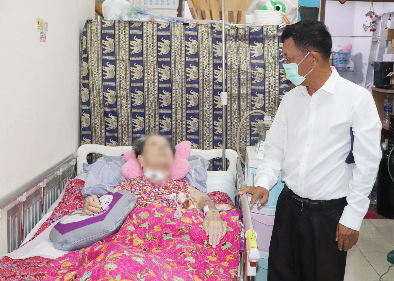 โรงพยาบาลองค์การบริหารส่วนจังหวัดภูเก็ต ลงพื้นที่ติดตามเยี่ยมบ้านผู้ป่วยติดบ้านติดเตียง พร้อมให้บริการฉีดวัคซีนป้องกันไข้หวัดใหญ่เชิงรุก ณ พื้นที่หมู่ 7 ต.รัษฎา อ.เมือง จ.ภูเก็ต รูปที่ 8