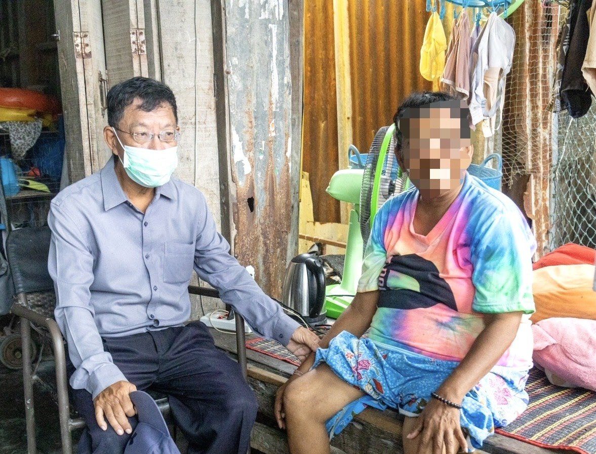 โรงพยาบาลองค์การบริหารส่วนจังหวัดภูเก็ต ลงพื้นที่ติดตามเยี่ยมบ้านผู้ป่วยติดบ้านติดเตียง พร้อมตรวจประเมินและออกใบรับรองความพิการถึงบ้าน ณ ชุมชนแหลมตุ๊กแก หมู่ที่ 4 และชุมชนสะพานร่วมพูนผล1 ต.ตลาดใหญ่ อ.เมือง จ.ภูเก็ต รูปที่ 7