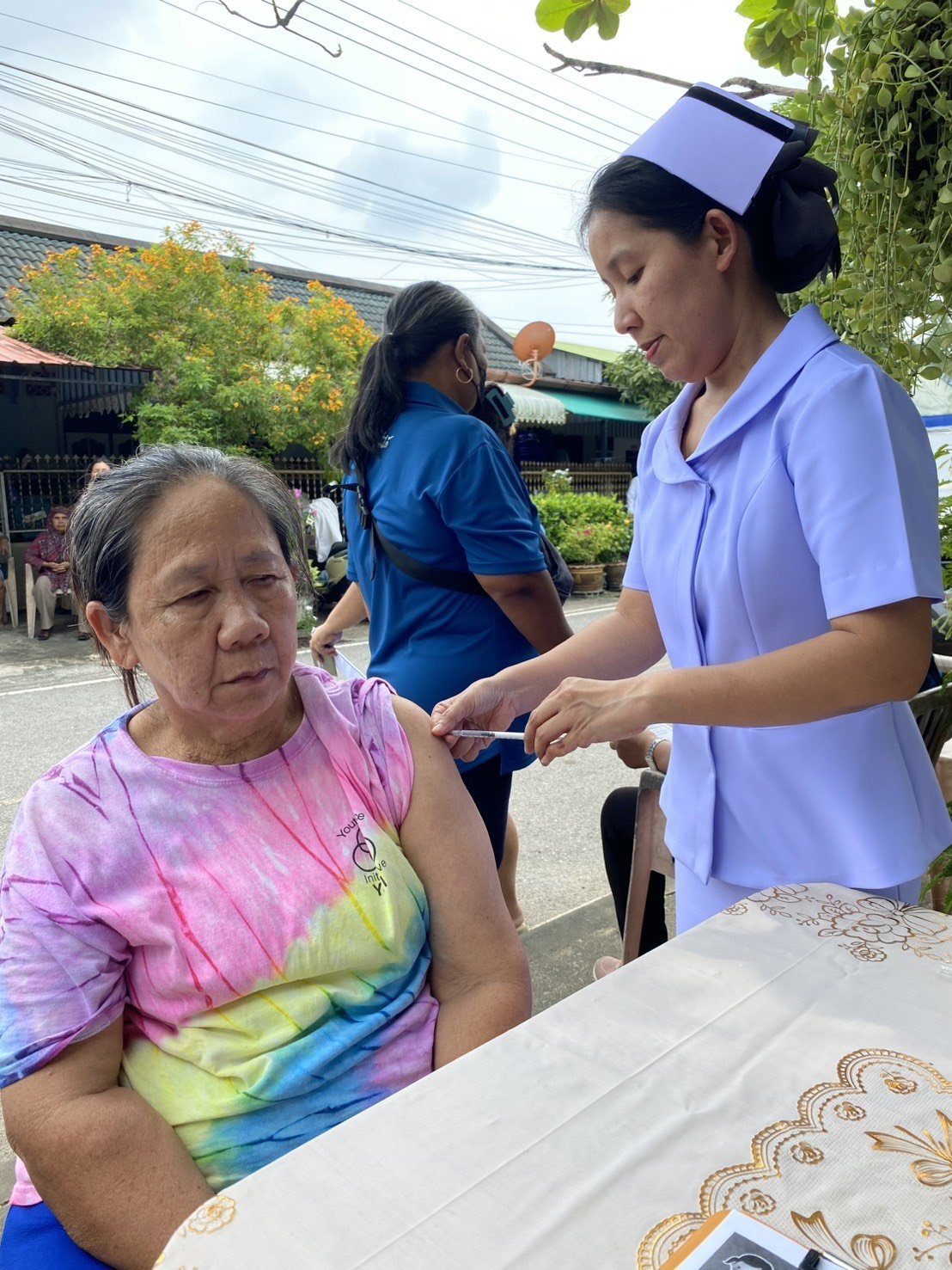 โรงพยาบาลองค์การบริหารส่วนจังหวัดภูเก็ต ลงพื้นที่ให้บริการเชิงรุกฉีดวัคซีนไข้หวัดใหญ่ ณ ชุมชนหาดแสนสุข หมู่ 7 ต.รัษฎา อ.เมือง จ.ภูเก็ต รูปที่ 4