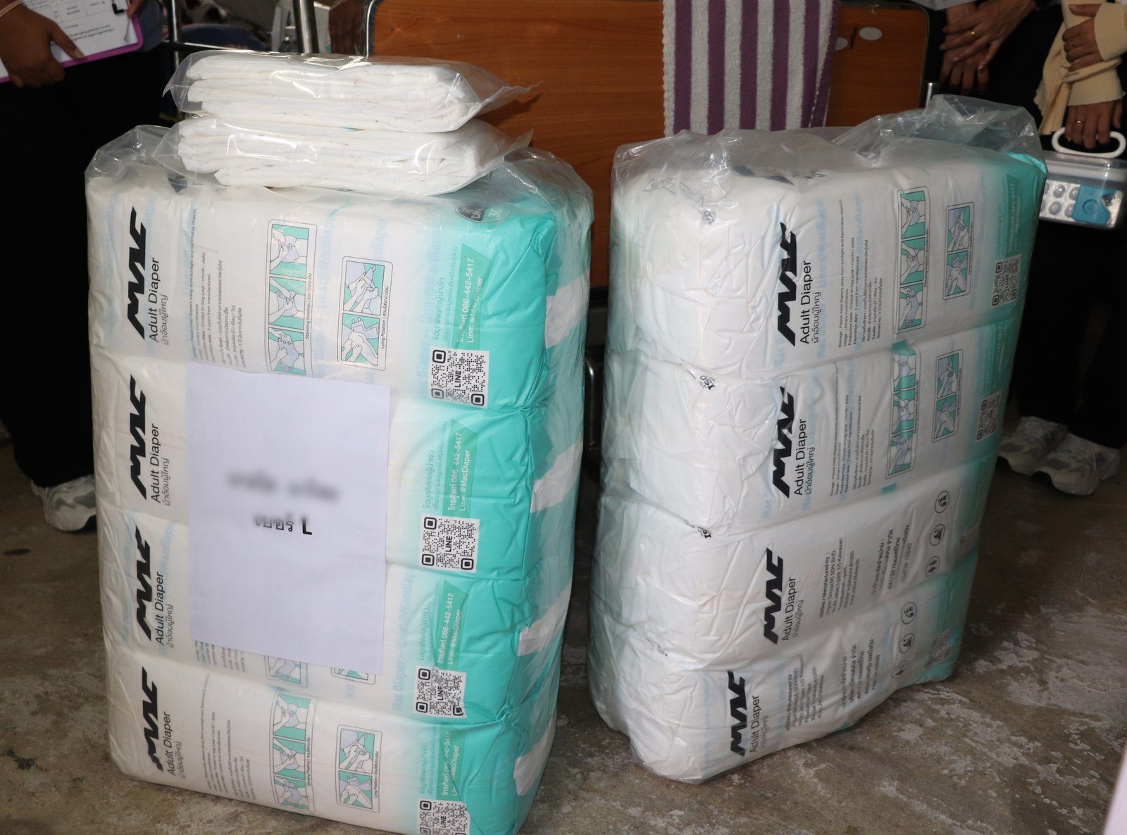 โรงพยาบาลองค์การบริหารส่วนจังหวัดภูเก็ต ลงพื้นที่ติดตามเยี่ยมบ้านผู้ป่วยติดบ้านติดเตียง พร้อมส่งมอบผ้าอ้อมผู้ใหญ่ภายใต้โครงการ “Phuket Care ดูแลประชาชน” ณ ชุมชนร่วมน้ำใจและชุมชนขุมน้ำนรหัส ต.ตลาดใหญ่ อ.เมือง จ.ภูเก็ต รูปที่ 2
