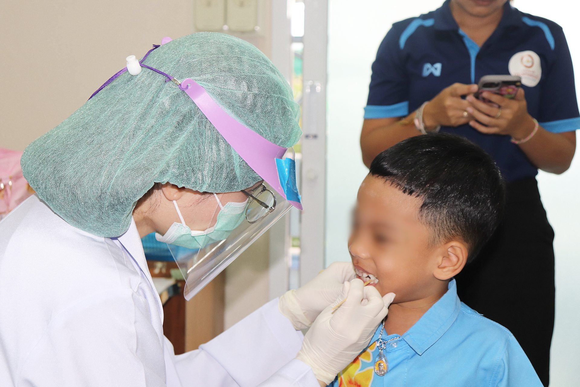 โรงพยาบาลองค์การบริหารส่วนจังหวัดภูเก็ต ลงพื้นที่ให้บริการตรวจสุขภาพนักเรียนชั้นอนุบาล 2 ณ โรงเรียน อบจ.สาธิตร่วมพัฒนา