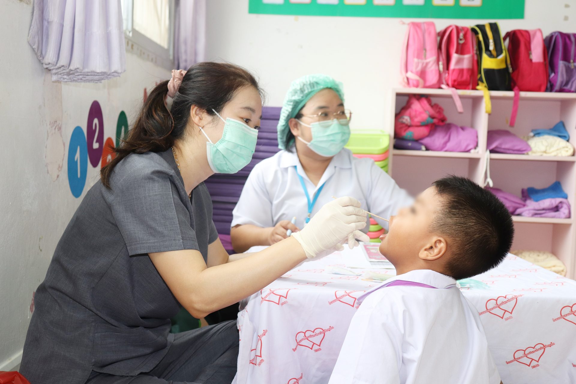 โรงพยาบาลองค์การบริหารส่วนจังหวัดภูเก็ต ลงพื้นที่ให้บริการตรวจสุขภาพนักเรียนเตรียมอนุบาล ณ ศูนย์พัฒนาเด็กเล็กเทศบาลรัษฎา 4 (บ้านแหลมตุ๊กแก)
