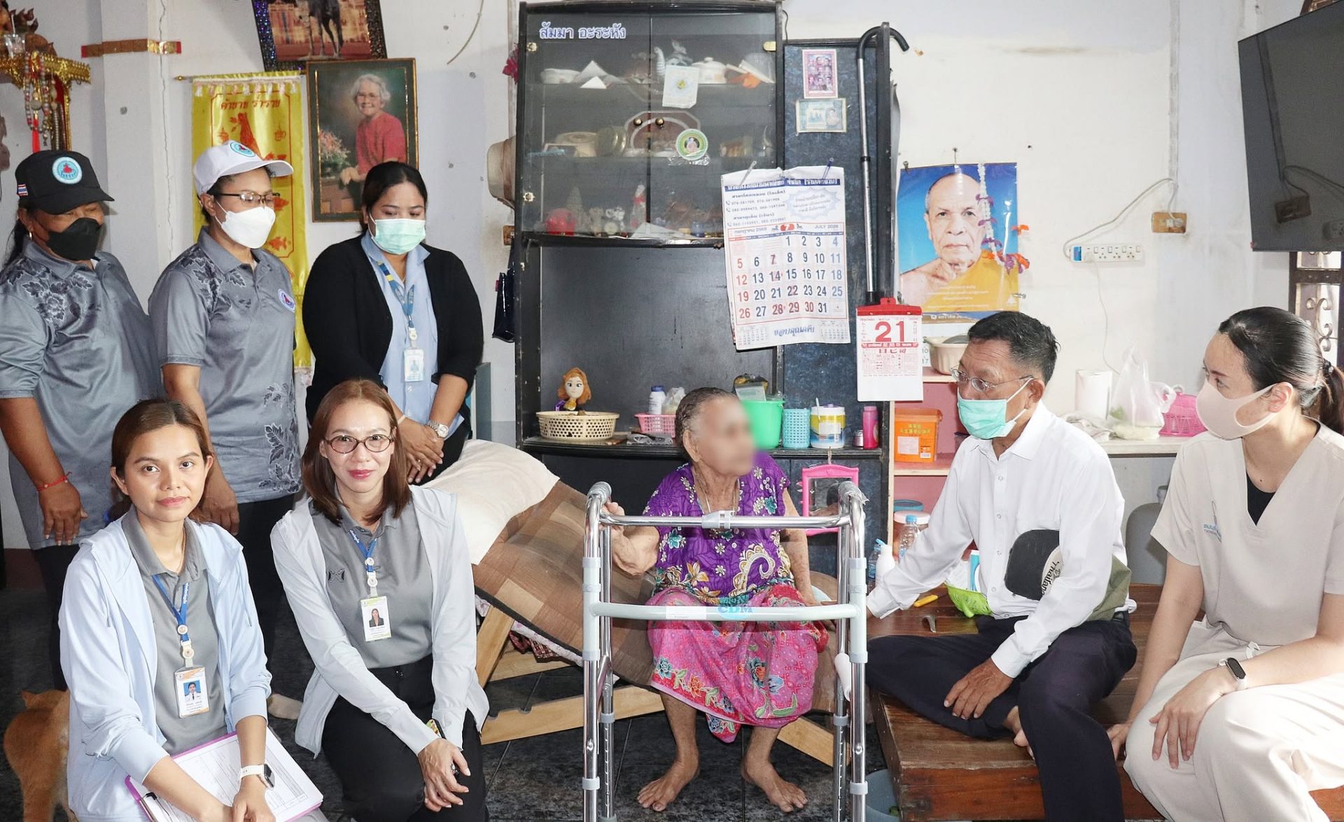 โรงพยาบาลองค์การบริหารส่วนจังหวัดภูเก็ต ลงพื้นที่ติดตามเยี่ยมบ้านผู้ป่วยติดบ้านติดเตียง ณ ชุมชนแหลมตุ๊กแก หมู่ที่ 4 และหมู่ 7 ต.รัษฎา อ.เมือง จ.ภูเก็ต