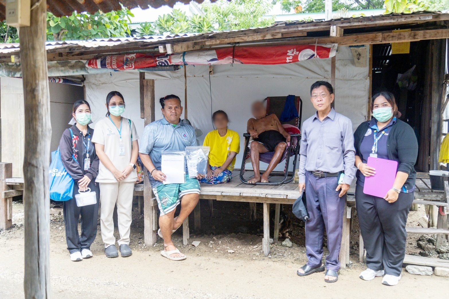 โรงพยาบาลองค์การบริหารส่วนจังหวัดภูเก็ต ลงพื้นที่ติดตามเยี่ยมบ้านผู้ป่วยติดบ้านติดเตียง ณ ชุมชนแหลมตุ๊กแก หมู่ที่ 4 และหมู่ 7 ต.รัษฎา อ.เมือง จ.ภูเก็ต