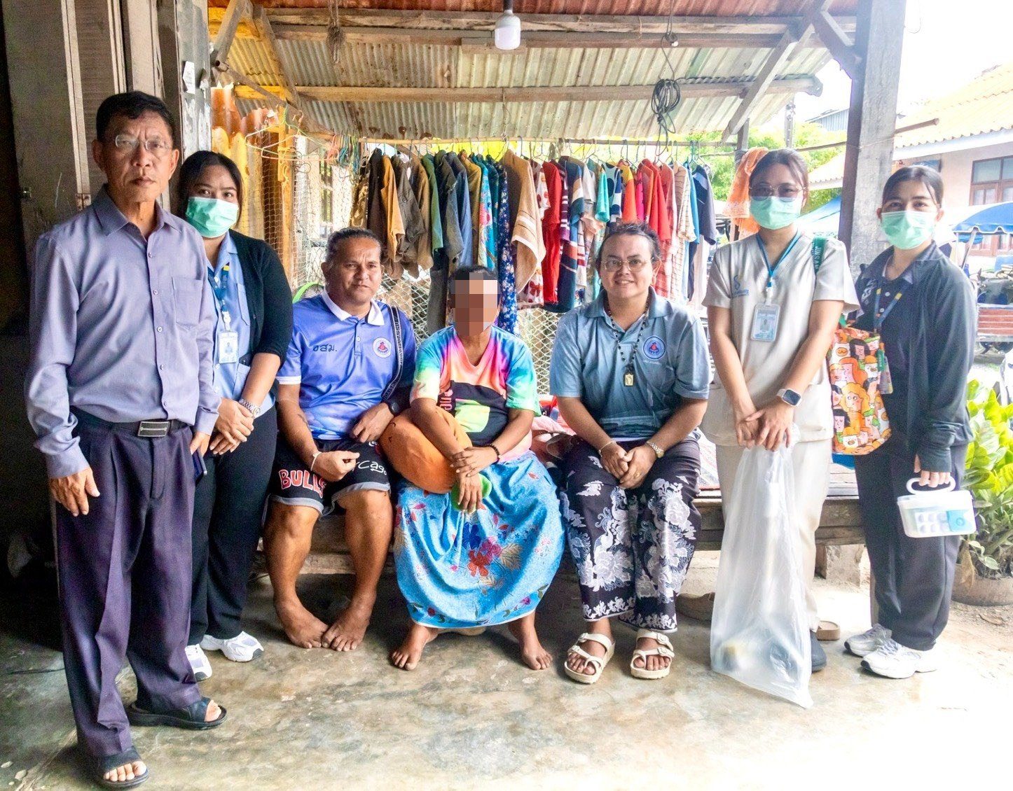 โรงพยาบาลองค์การบริหารส่วนจังหวัดภูเก็ต ลงพื้นที่ติดตามเยี่ยมบ้านผู้ป่วยติดบ้านติดเตียง พร้อมตรวจประเมินและออกใบรับรองความพิการถึงบ้าน ณ ชุมชนแหลมตุ๊กแก หมู่ที่ 4 และชุมชนสะพานร่วมพูนผล1 ต.ตลาดใหญ่ อ.เมือง จ.ภูเก็ต